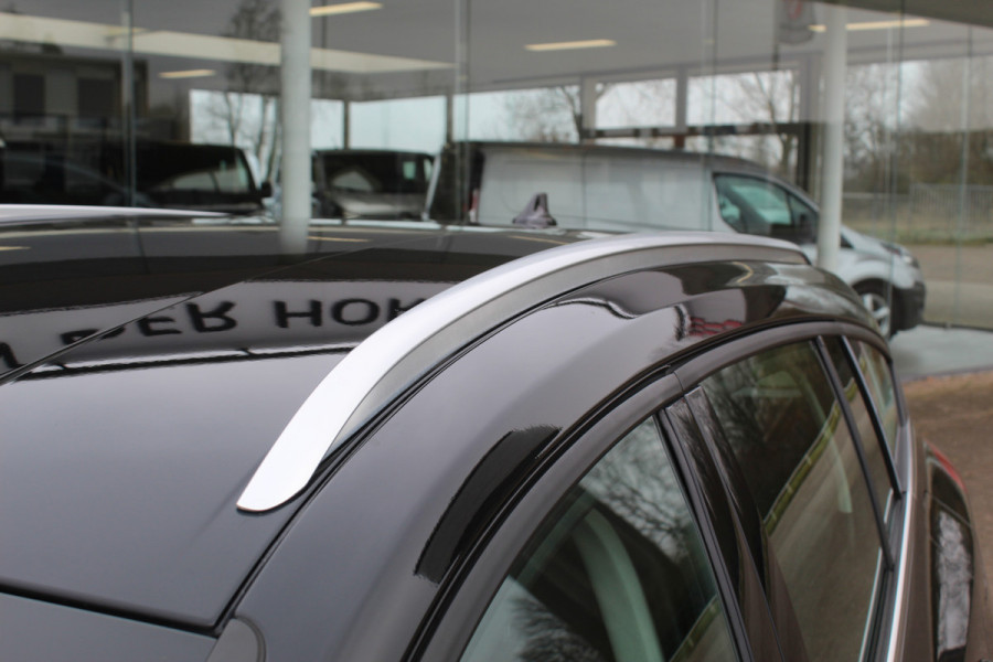 Ford FOCUS Wagon 1.0-125pk EcoBoost Mild-hybrid Titanium. Mooie, ruime, luxe en comfortabele Ford Focus wagon ! Volautm. airco dual, camera, stoel-, stuur- en voorraamverw., easy entry/easy go, cruise control, Isofix, side- en lane assist, parkeersensoren v+a, LM wielen etc.