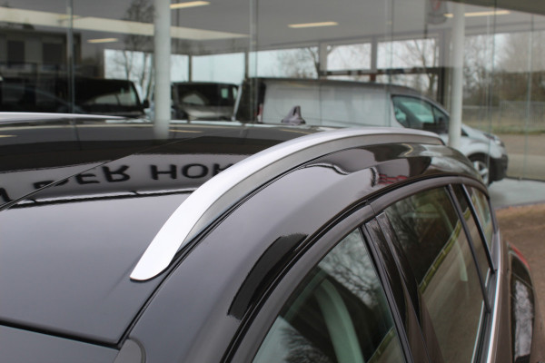 Ford FOCUS Wagon 1.0-125pk EcoBoost Mild-hybrid Titanium. Mooie, ruime, luxe en comfortabele Ford Focus wagon ! Volautm. airco dual, camera, stoel-, stuur- en voorraamverw., easy entry/easy go, cruise control, Isofix, side- en lane assist, parkeersensoren v+a, LM wielen etc.