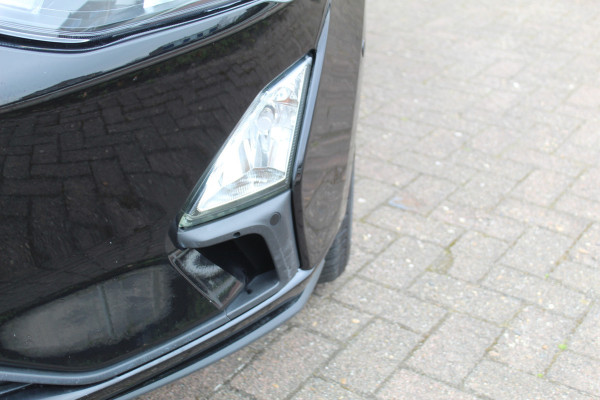 Ford FOCUS Wagon 1.0-125pk EcoBoost Mild-hybrid Titanium. Mooie, ruime, luxe en comfortabele Ford Focus wagon ! Volautm. airco dual, camera, stoel-, stuur- en voorraamverw., easy entry/easy go, cruise control, Isofix, side- en lane assist, parkeersensoren v+a, LM wielen etc.
