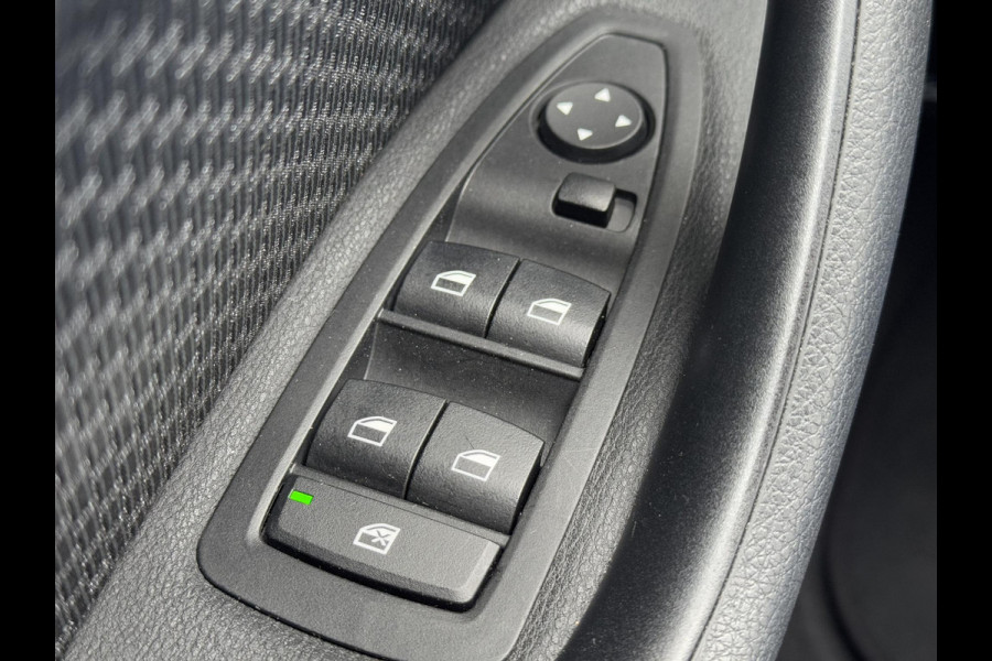 BMW X1 sDrive18i Executive Edition 2e Eigenaar,Navi,Clima,Cruise,PDC,Trekhaak,Head Up Display,Weinig KM,Dealer Onderhouden,N.A.P,APK tot 11-2025