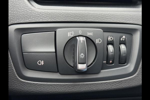 BMW X1 sDrive18i Executive Edition 2e Eigenaar,Navi,Clima,Cruise,PDC,Trekhaak,Head Up Display,Weinig KM,Dealer Onderhouden,N.A.P,APK tot 11-2025
