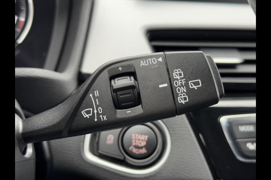 BMW X1 sDrive18i Executive Edition 2e Eigenaar,Navi,Clima,Cruise,PDC,Trekhaak,Head Up Display,Weinig KM,Dealer Onderhouden,N.A.P,APK tot 11-2025