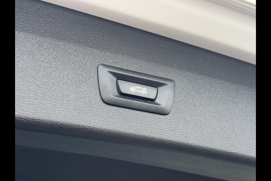 BMW X1 sDrive18i Executive Edition 2e Eigenaar,Navi,Clima,Cruise,PDC,Trekhaak,Head Up Display,Weinig KM,Dealer Onderhouden,N.A.P,APK tot 11-2025