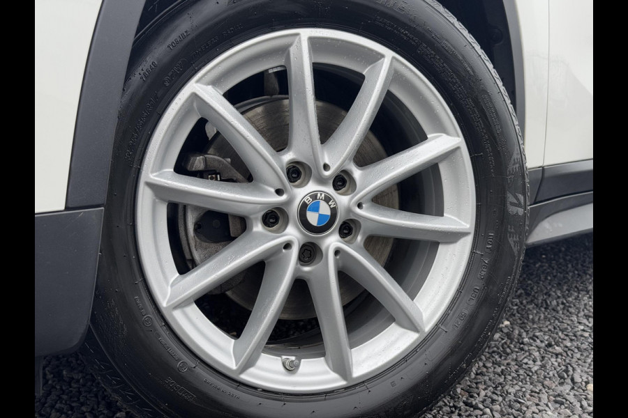 BMW X1 sDrive18i Executive Edition 2e Eigenaar,Navi,Clima,Cruise,PDC,Trekhaak,Head Up Display,Weinig KM,Dealer Onderhouden,N.A.P,APK tot 11-2025