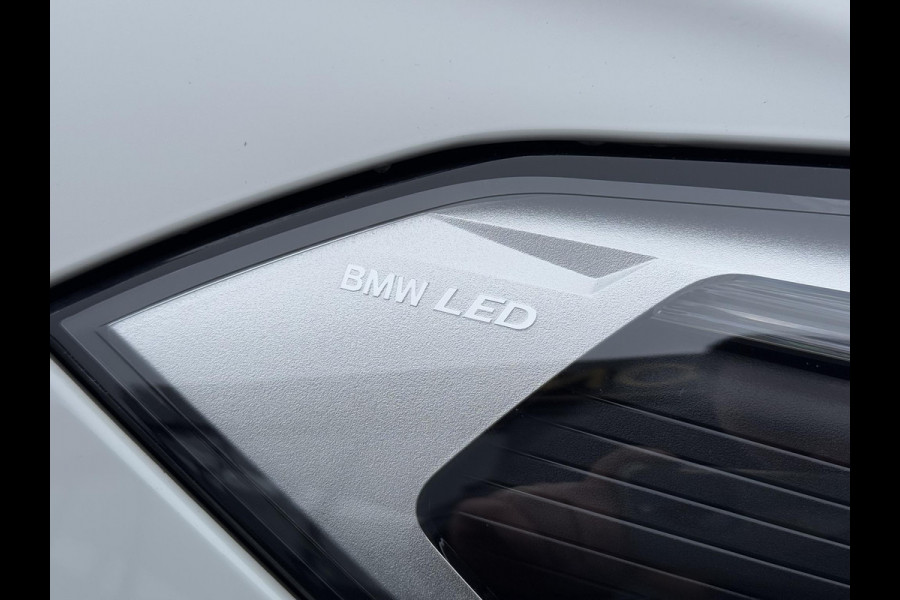 BMW X1 sDrive18i Executive Edition 2e Eigenaar,Navi,Clima,Cruise,PDC,Trekhaak,Head Up Display,Weinig KM,Dealer Onderhouden,N.A.P,APK tot 11-2025