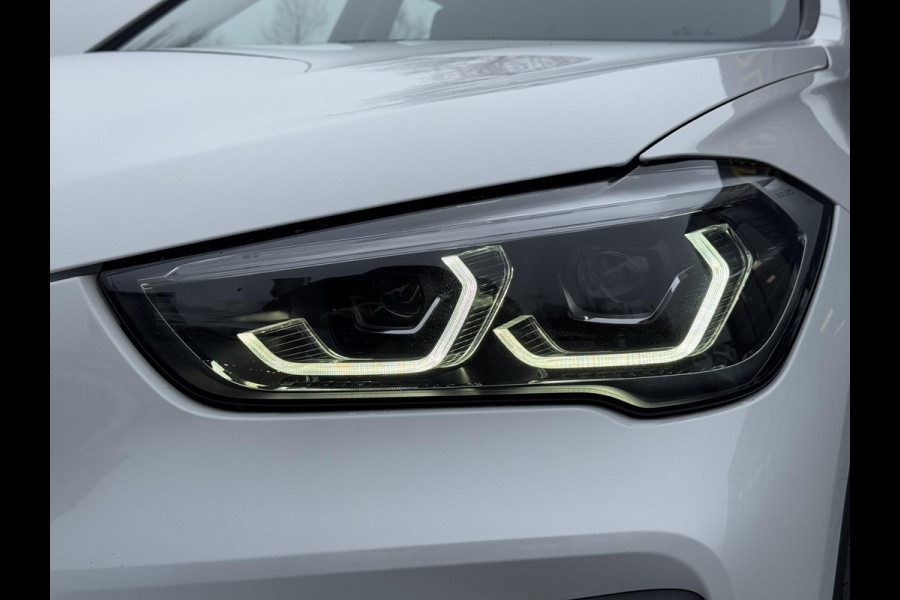 BMW X1 sDrive18i Executive Edition 2e Eigenaar,Navi,Clima,Cruise,PDC,Trekhaak,Head Up Display,Weinig KM,Dealer Onderhouden,N.A.P,APK tot 11-2025