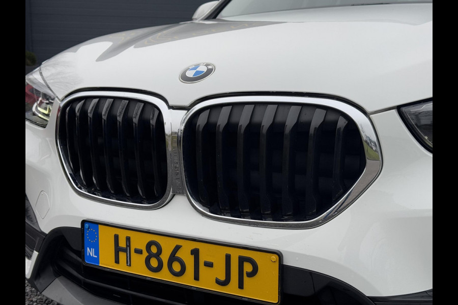 BMW X1 sDrive18i Executive Edition 2e Eigenaar,Navi,Clima,Cruise,PDC,Trekhaak,Head Up Display,Weinig KM,Dealer Onderhouden,N.A.P,APK tot 11-2025