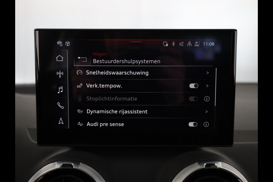 Audi Q2 35 TFSI S Edition 150 pk S-tronic | Verlengde garantie | Navigatie | Parkeersensoren achter | Adaptieve cruise control | Autom. airco | Matrix LED koplampen | S-line |
