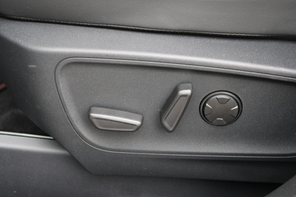 Ford Kuga 2.5 PHEV ST-Line X | Panoramadak + Technology Pack + Winter Pack + Wegklapbare trekhaak + 19 inch lichtmetalen velgen | Agate black | 2.100 kg trekgewicht | Prijs incl. 4.000 EU Ford voordeel