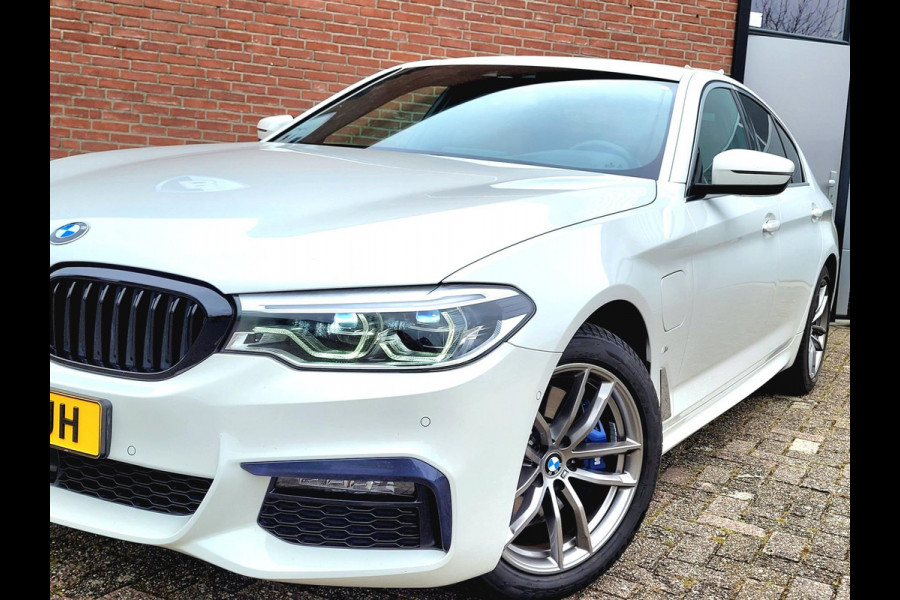 BMW 5 Serie 530e xDrive M-sport, Massage, ACC, HUD, Camera, Stuurverwarming