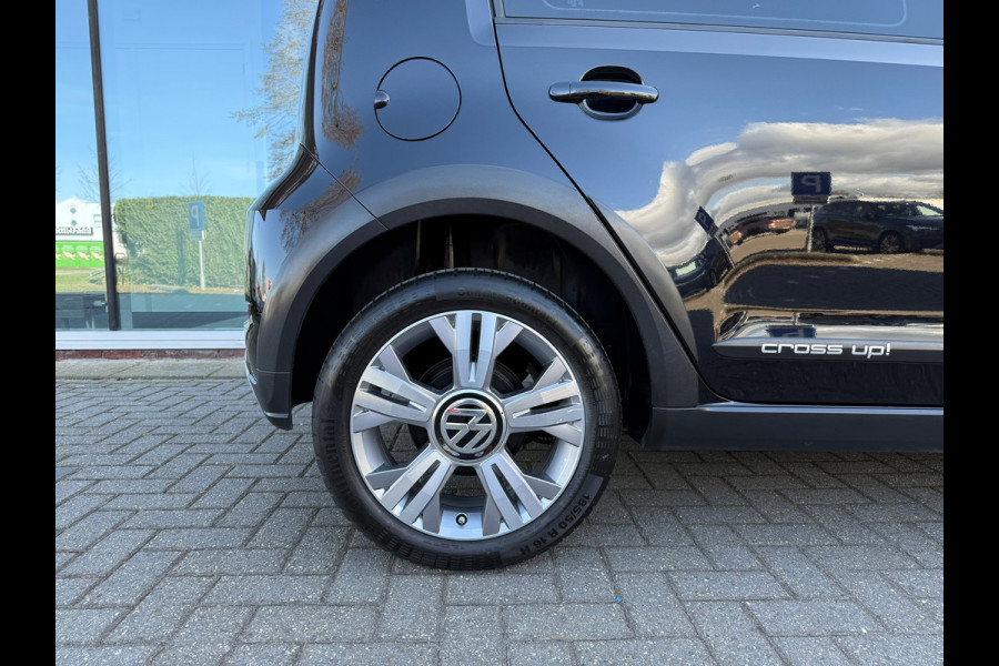 Volkswagen up! 1.0 BMT cross up! - Parkeerhulp - Airco - Cruise - Bluetooth