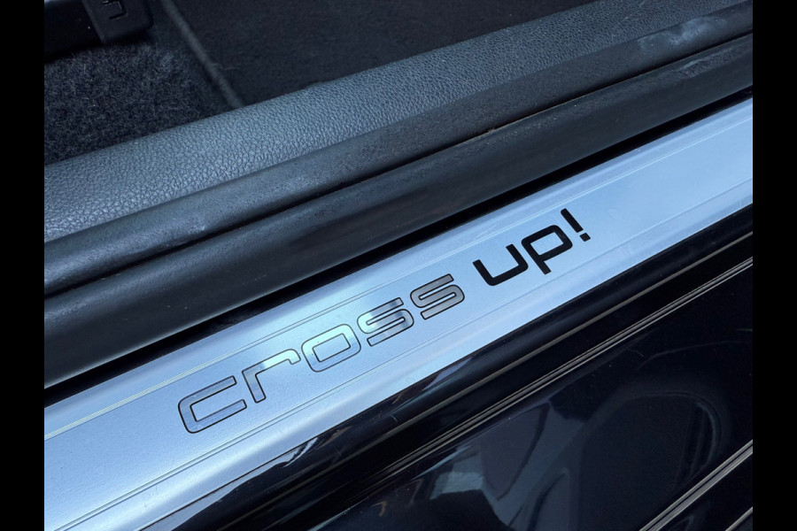 Volkswagen up! 1.0 BMT cross up! - Parkeerhulp - Airco - Cruise - Bluetooth