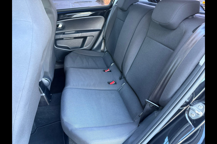 Volkswagen up! 1.0 BMT cross up! - Parkeerhulp - Airco - Cruise - Bluetooth