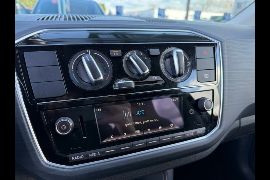 Volkswagen up! 1.0 BMT cross up! - Parkeerhulp - Airco - Cruise - Bluetooth