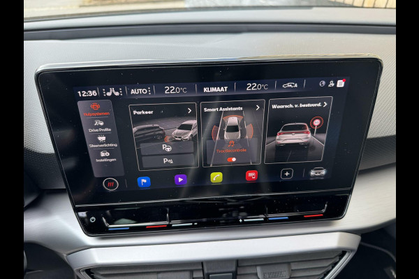 Seat Leon 1.5 eTSI FR Automaat | Panoramadak | Stoelverwarming | Achteruitrijcamera | LED verlichting | Stuurverwarming | Parkeersensoren
