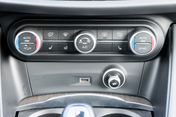 Alfa Romeo Stelvio 2.0 T AWD F.E. 280 PK Q4 Rijklaarprijs incl. 12 mnd. garantie