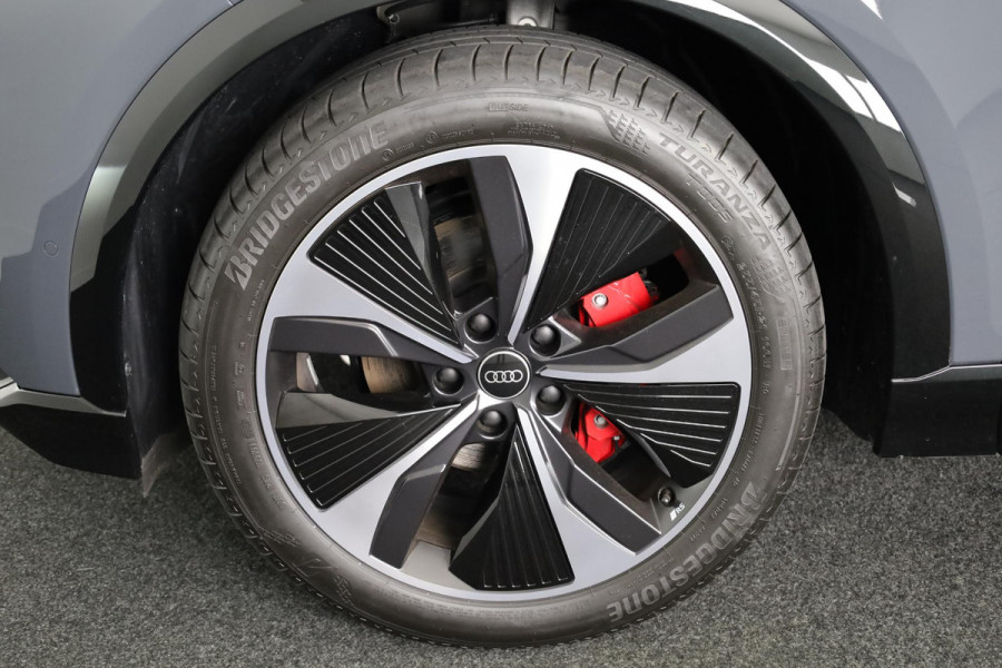 Audi Q6 e-tron First Edition 100 kWh 388 pk | Private lease vanaf € 1749,- pm | Verlengde garantie | Navigatie | Panoramadak | Luchtvering | Bang & Olufsen Audio | 21" Lichtmetalen velgen |