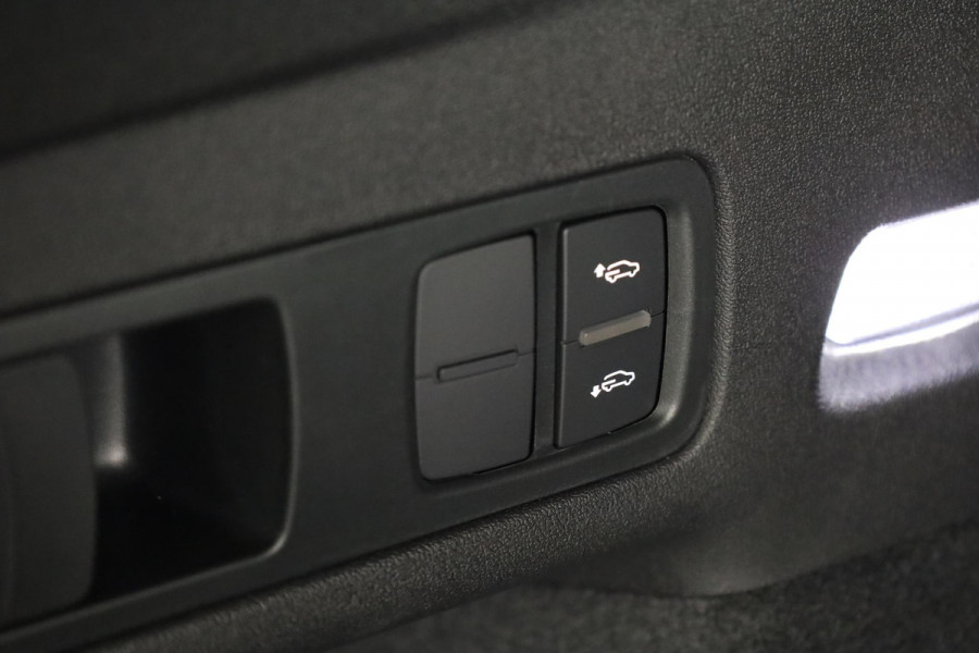 Audi Q6 e-tron First Edition 100 kWh 388 pk | Private lease vanaf € 1749,- pm | Verlengde garantie | Navigatie | Panoramadak | Luchtvering | Bang & Olufsen Audio | 21" Lichtmetalen velgen |