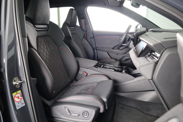 Audi Q6 e-tron First Edition 100 kWh 388 pk | Private lease vanaf € 1749,- pm | Verlengde garantie | Navigatie | Panoramadak | Luchtvering | Bang & Olufsen Audio | 21" Lichtmetalen velgen |