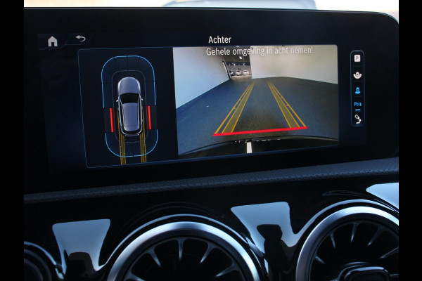 Mercedes-Benz A-Klasse 200 AMG Line Achteruitrij camera Verwarmde voorstoelen Navigatie LED Climate control Adaptieve cruise control Parkeersensoren Apple Carplay & Android Auto