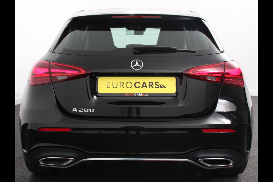 Mercedes-Benz A-Klasse 200 AMG Line Achteruitrij camera Verwarmde voorstoelen Navigatie LED Climate control Adaptieve cruise control Parkeersensoren Apple Carplay & Android Auto