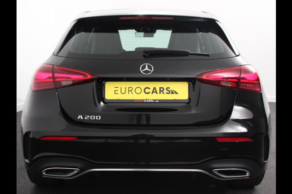 Mercedes-Benz A-Klasse 200 AMG Line Achteruitrij camera Verwarmde voorstoelen Navigatie LED Climate control Adaptieve cruise control Parkeersensoren Apple Carplay & Android Auto