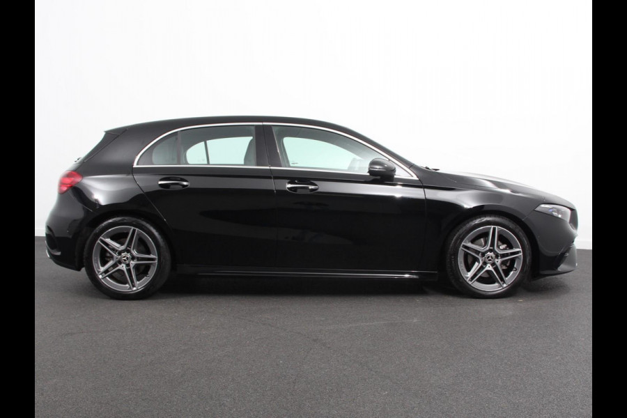 Mercedes-Benz A-Klasse 200 AMG Line Achteruitrij camera Verwarmde voorstoelen Navigatie LED Climate control Adaptieve cruise control Parkeersensoren Apple Carplay & Android Auto