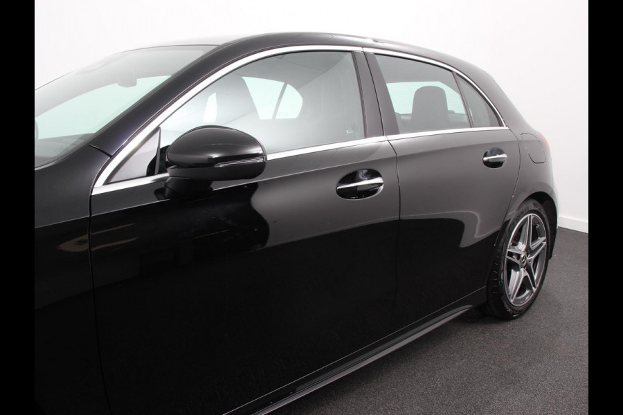 Mercedes-Benz A-Klasse 200 AMG Line Achteruitrij camera Verwarmde voorstoelen Navigatie LED Climate control Adaptieve cruise control Parkeersensoren Apple Carplay & Android Auto
