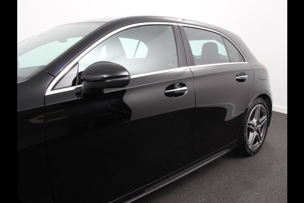 Mercedes-Benz A-Klasse 200 AMG Line Achteruitrij camera Verwarmde voorstoelen Navigatie LED Climate control Adaptieve cruise control Parkeersensoren Apple Carplay & Android Auto