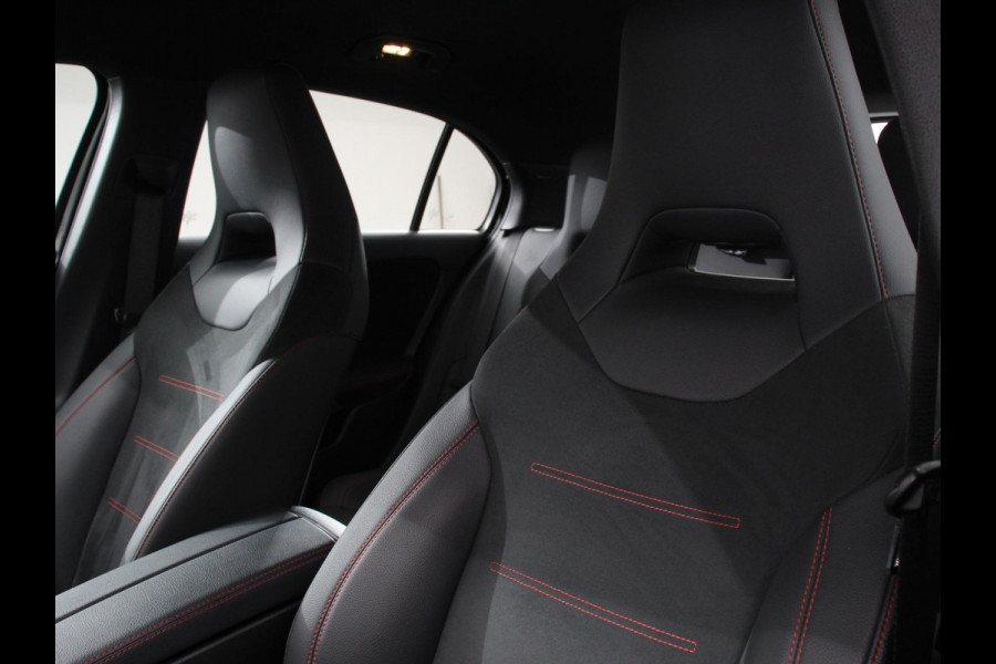 Mercedes-Benz A-Klasse 200 AMG Line Achteruitrij camera Verwarmde voorstoelen Navigatie LED Climate control Adaptieve cruise control Parkeersensoren Apple Carplay & Android Auto