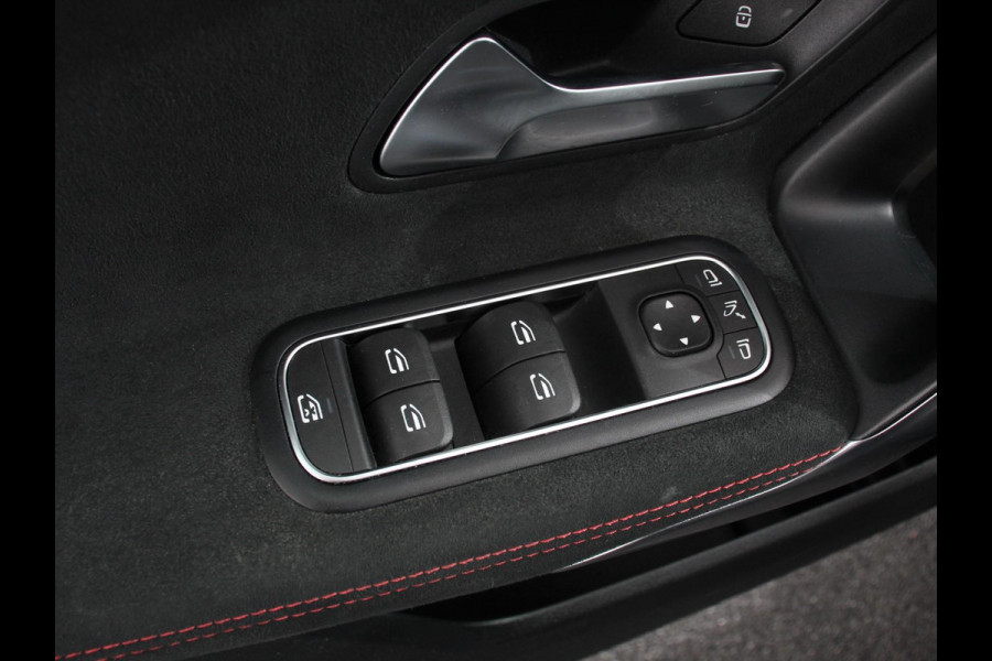 Mercedes-Benz A-Klasse 200 AMG Line Achteruitrij camera Verwarmde voorstoelen Navigatie LED Climate control Adaptieve cruise control Parkeersensoren Apple Carplay & Android Auto