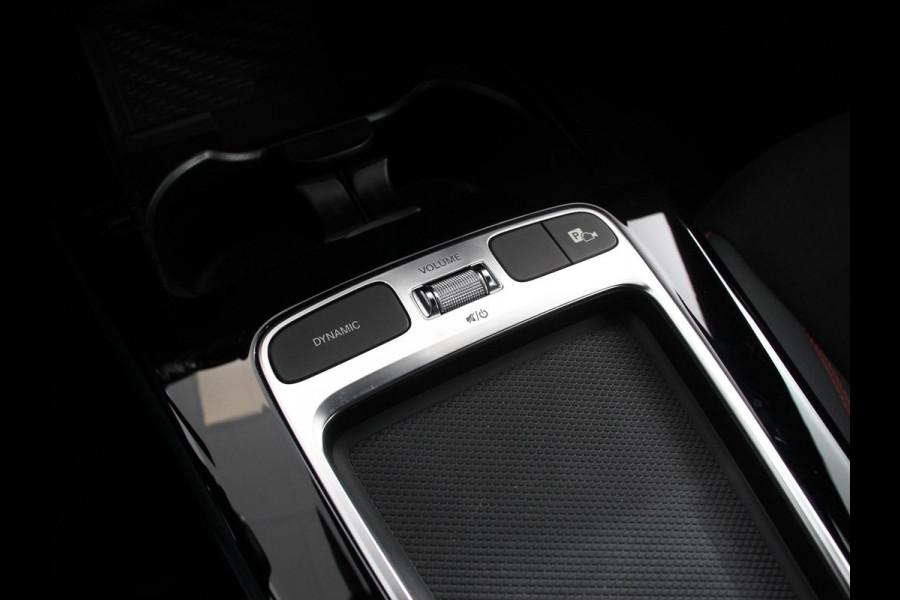 Mercedes-Benz A-Klasse 200 AMG Line Achteruitrij camera Verwarmde voorstoelen Navigatie LED Climate control Adaptieve cruise control Parkeersensoren Apple Carplay & Android Auto