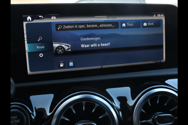 Mercedes-Benz A-Klasse 200 AMG Line Achteruitrij camera Verwarmde voorstoelen Navigatie LED Climate control Adaptieve cruise control Parkeersensoren Apple Carplay & Android Auto