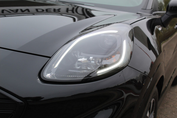 Ford Puma 1.0-125pk EcoBoost Hybrid ST-Line. April 2024 ! Slechts 8.400km ! Autm. airco, navigatie, telefoonvoorb., camera, pdc v+a, parkeerassistent, LED verl., metallic lak, LM wielen, stoel-, stuur- en voorraamverw., lane- en sideassist, adapt. cruise cntrl etc