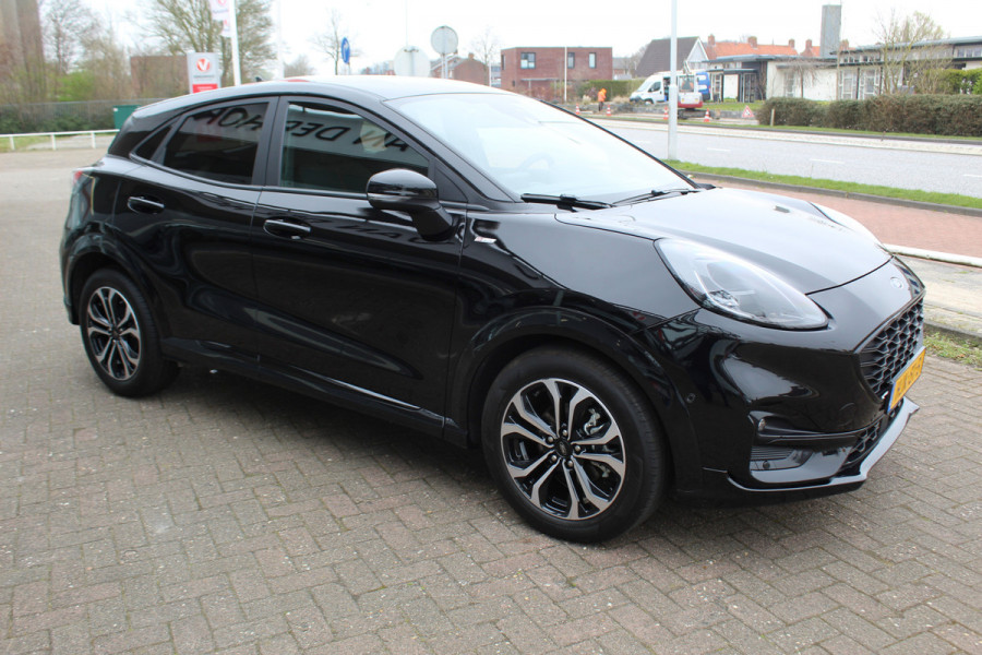 Ford Puma 1.0-125pk EcoBoost Hybrid ST-Line. April 2024 ! Slechts 8.400km ! Autm. airco, navigatie, telefoonvoorb., camera, pdc v+a, parkeerassistent, LED verl., metallic lak, LM wielen, stoel-, stuur- en voorraamverw., lane- en sideassist, adapt. cruise cntrl etc