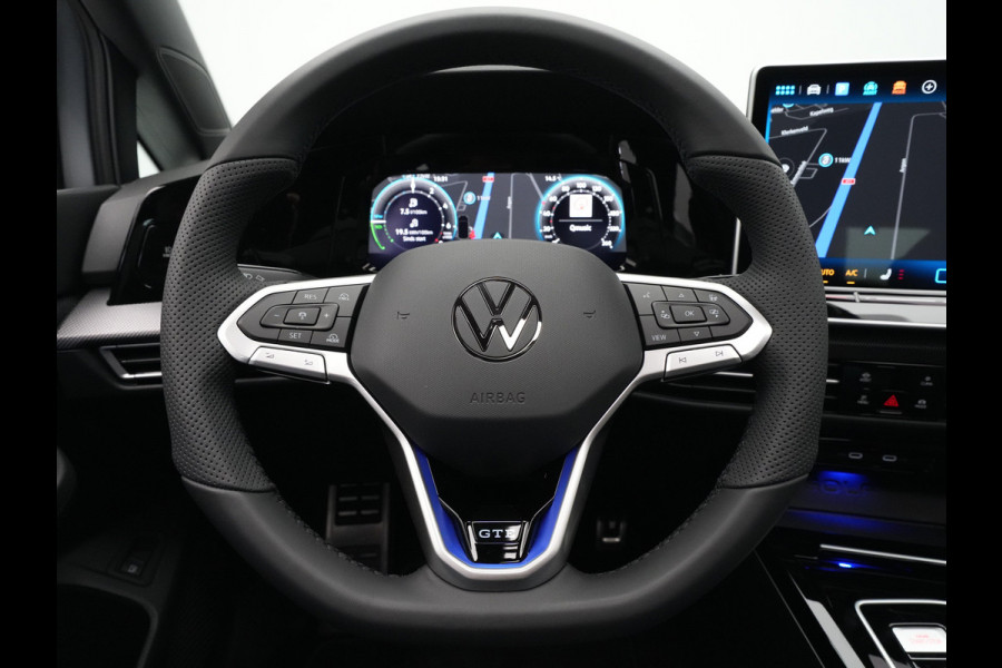 Volkswagen Golf 1.5 eHybrid 272 6DSG GTE | 'App-Connect' draadloze smartphone integratie | Achterbank in ongelijke delen neerklapbaar incl. middenarmsteun en doorlaadmogelijkheid | Afstandscontrolesysteem (Front Assist)