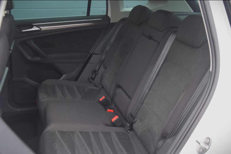 Volkswagen Tiguan 1.5 TSI ACT Comfortline Business PANORAMADAK/VERWARMDE&MASSAGE VOORSTOELEN