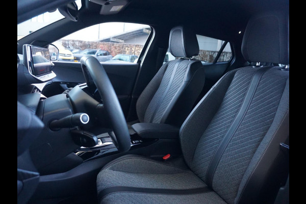 Peugeot e-2008 EV Allure 54 kWh | LONG RANGE | PARKEERSENSOREN MET CAMERA | CRUISE CONTROL | NAVI | CARPLAY