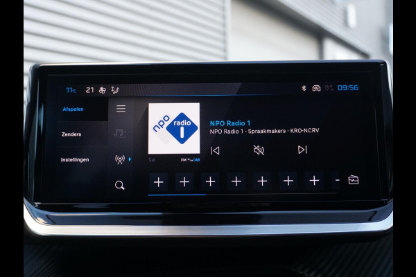 Peugeot e-2008 EV Allure 54 kWh | LONG RANGE | PARKEERSENSOREN MET CAMERA | CRUISE CONTROL | NAVI | CARPLAY