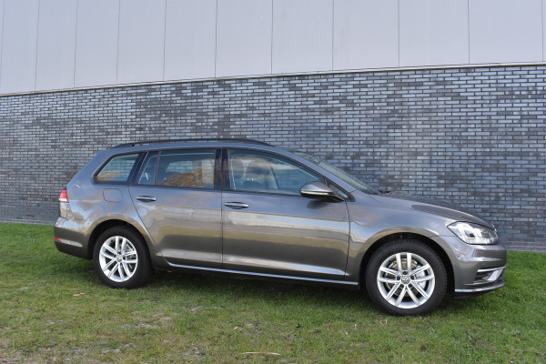 Volkswagen GOLF Variant 1.0 TSI Highline Automaat Panorama Navigatie