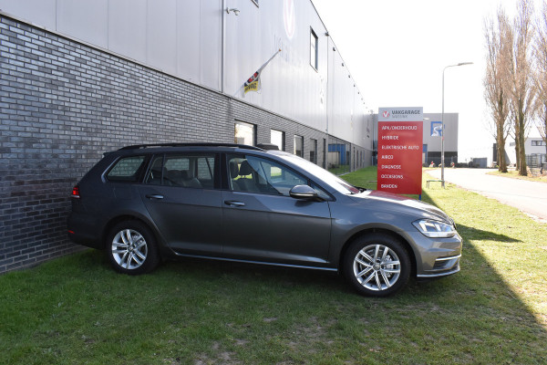 Volkswagen GOLF Variant 1.0 TSI Highline Automaat Panorama Navigatie