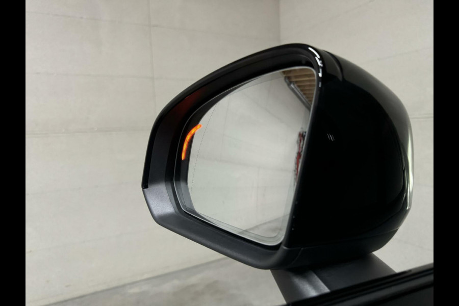 Volvo XC40 1.5 T5 Recharge R-Design Pano Cruise Camera Trekh