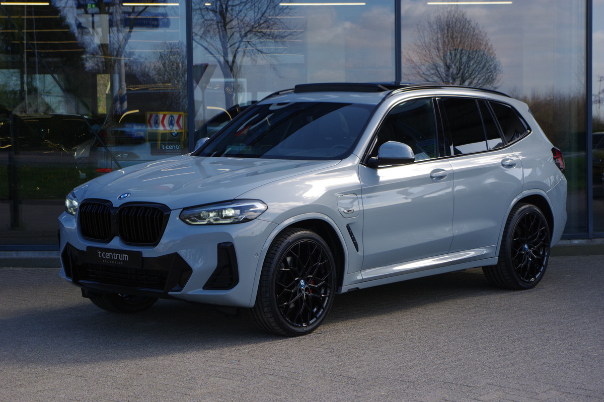 BMW X3 xDrive30e 293 PK High Executive PHEV, Panoramadak, Trekhaak, Stuur- & Stoelverwarming