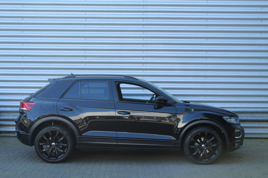 Volkswagen T-Roc 1.5 TSI 150pk Sport Black Edition DSG7 Clima Cruise Carplay Camera Dig. Cockpit El Klep 18"LMV