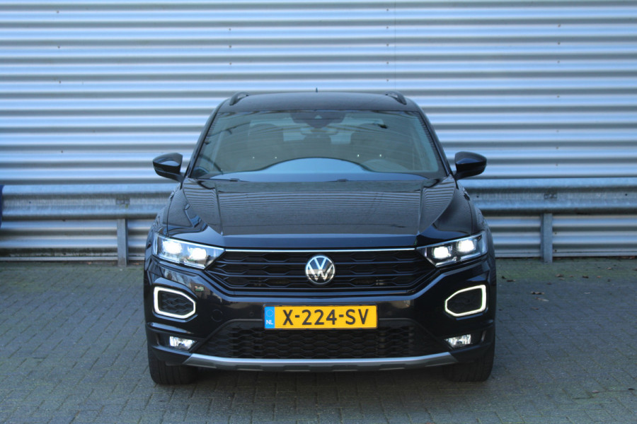 Volkswagen T-Roc 1.5 TSI 150pk Sport Black Edition DSG7 Clima Cruise Carplay Camera Dig. Cockpit El Klep 18"LMV