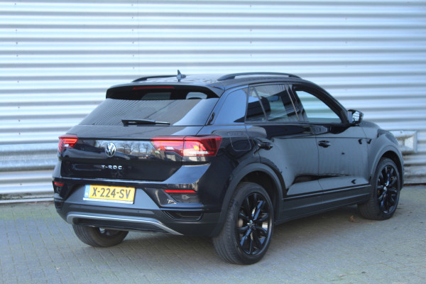 Volkswagen T-Roc 1.5 TSI 150pk Sport Black Edition DSG7 Clima Cruise Carplay Camera Dig. Cockpit El Klep 18"LMV