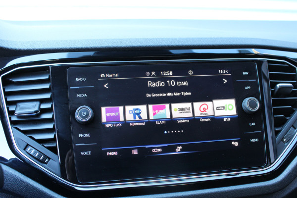 Volkswagen T-Roc 1.5 TSI 150pk Sport Black Edition DSG7 Clima Cruise Carplay Camera Dig. Cockpit El Klep 18"LMV
