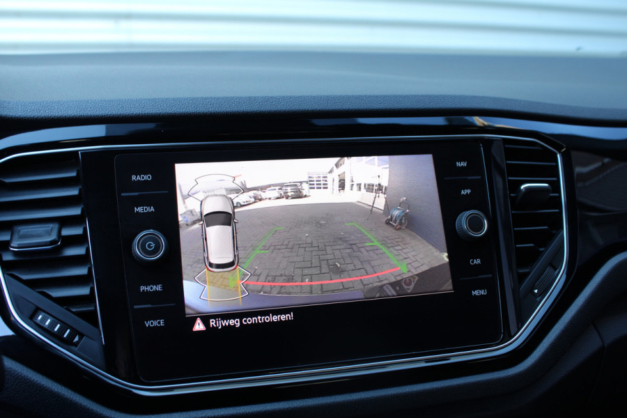 Volkswagen T-Roc 1.5 TSI 150pk Sport Black Edition DSG7 Clima Cruise Carplay Camera Dig. Cockpit El Klep 18"LMV