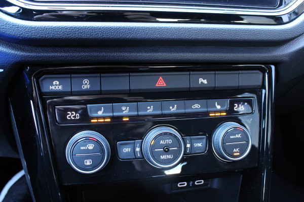 Volkswagen T-Roc 1.5 TSI 150pk Sport Black Edition DSG7 Clima Cruise Carplay Camera Dig. Cockpit El Klep 18"LMV