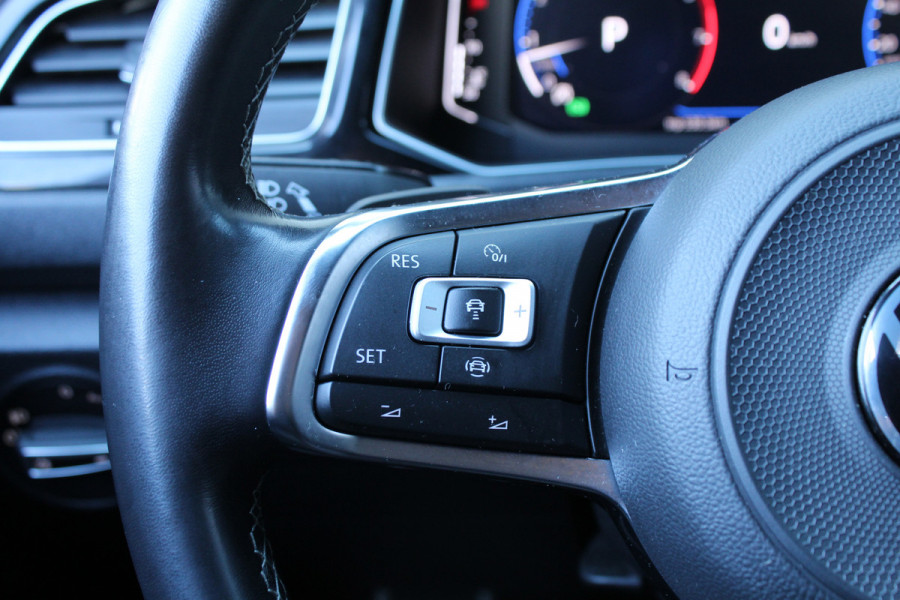 Volkswagen T-Roc 1.5 TSI 150pk Sport Black Edition DSG7 Clima Cruise Carplay Camera Dig. Cockpit El Klep 18"LMV